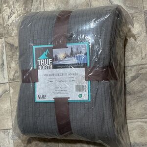True North by Sleep Philosophy Microfleece Blanket made of 100% polyester Gray